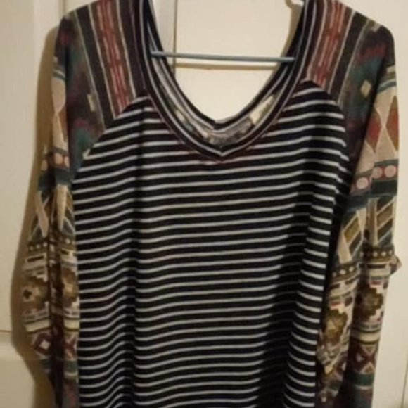 Aztec design top - Picture 1 of 4